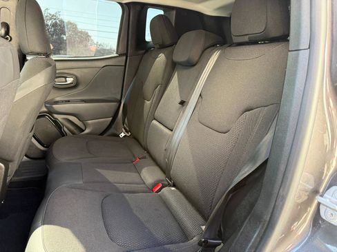 Used 2018 Jeep Renegade Altitude w/ UConnect 8.4 Nav Group image 23