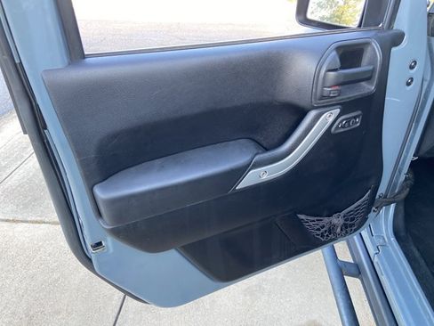Used 2014 Jeep Wrangler Unlimited Rubicon w/ Connectivity Group AWD/4WD image 42