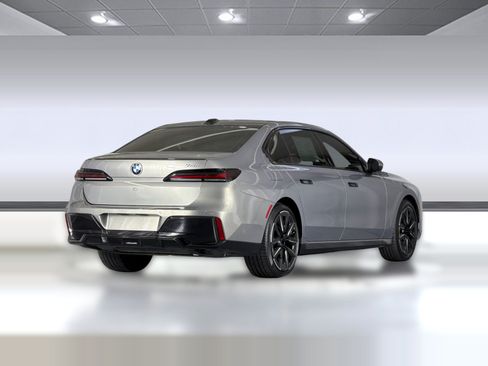 Used 2023 BMW 740i RWD image 9