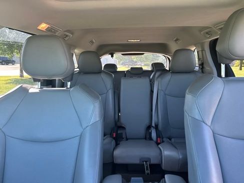 Used 2021 Toyota Sienna XLE w/ XLE Plus Package FWD image 12