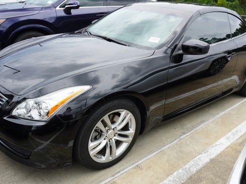 Used 2010 INFINITI G37 Convertible w/ Premium Pkg RWD image 4