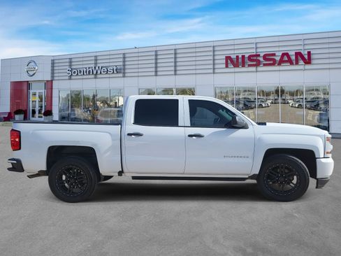 Used 2018 Chevrolet Silverado 1500 Custom w/ Custom Value Package image 5