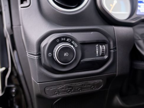 Used 2024 Jeep Wrangler Unlimited Sahara w/ Technology Group AWD/4WD image 20
