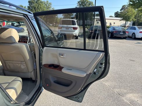 Used 2005 Toyota Highlander Limited image 17