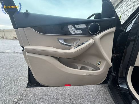 Used 2017 Mercedes-Benz GLC 300 w/ Premium 1 Package image 42