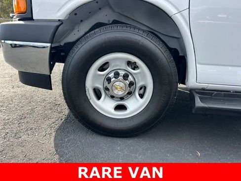 Used 2025 Chevrolet Express 3500 LT w/ LT Preferred Equipment Group RWD image 9