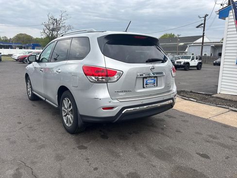 Used 2016 Nissan Pathfinder SV AWD/4WD image 5