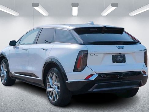 New 2025 Cadillac Optiq Luxury 1 image 3