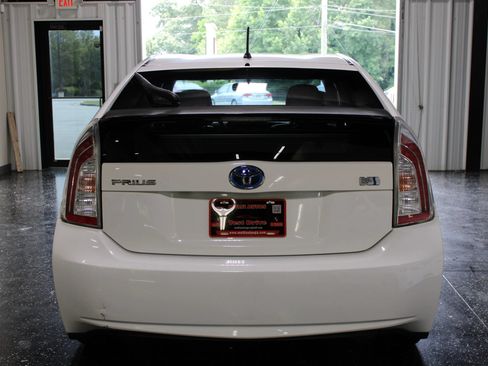 Used 2014 Toyota Prius Two FWD image 4