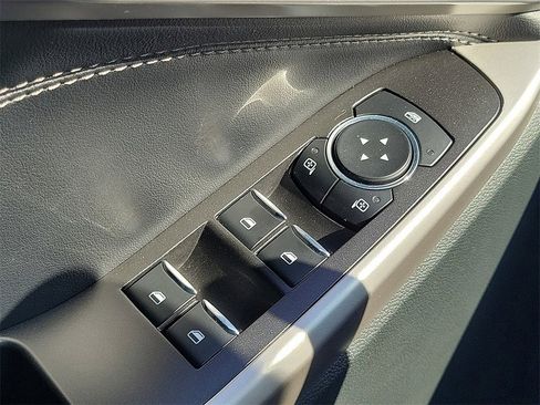 Used 2023 Ford Explorer XLT image 14