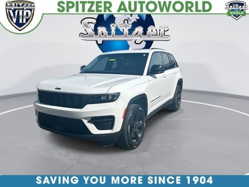 Used 2024 Jeep Grand Cherokee Altitude AWD/4WD image 4