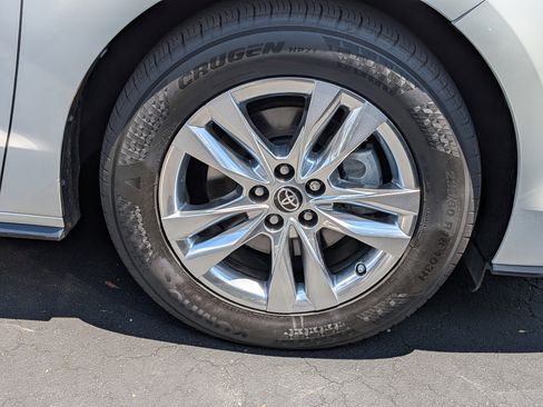 Used 2021 Toyota Sienna Limited FWD image 10