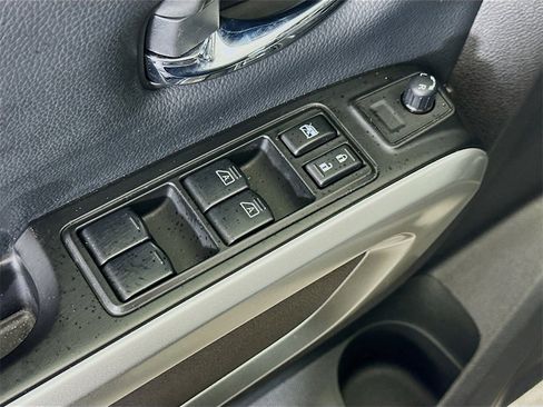 Used 2024 Nissan Titan SV w/ SV Convenience Package image 10