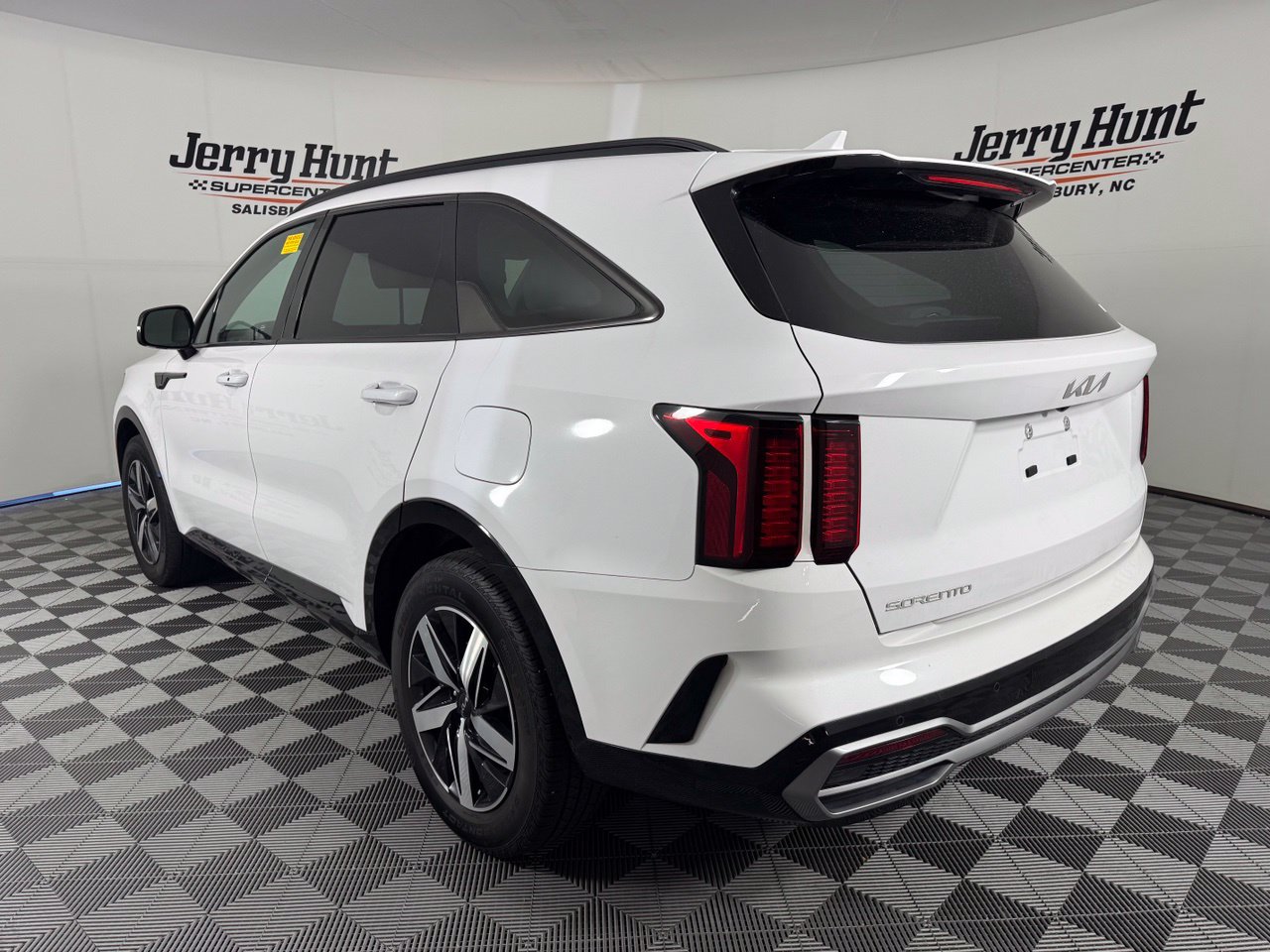 Used 2023 Kia Sorento S w/ Panoramic Sunroof Package FWD image 8