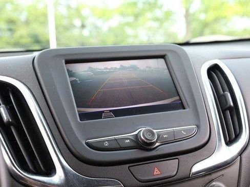 Used 2021 Chevrolet Equinox LT FWD image 12