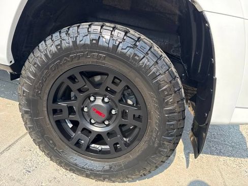 Used 2021 Toyota 4Runner SR5 Premium w/ Moonroof Package AWD/4WD image 16