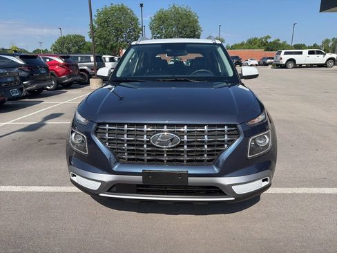 Certified 2025 Hyundai Venue Limited FWD image 15
