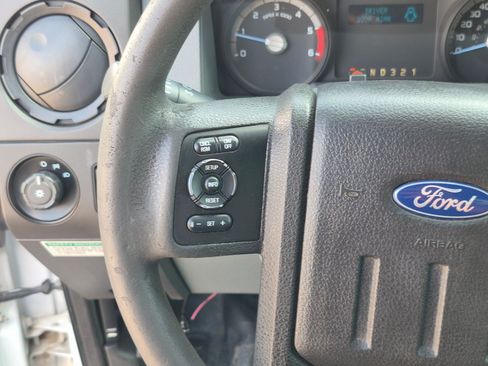 Used 2016 Ford F550 4x4 Regular Cab Super Duty image 17