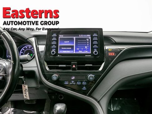 Used 2021 Toyota Camry SE w/ Carpet Mat Package (TMS) FWD image 11