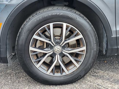Used 2020 Volkswagen Tiguan SE w/ Panoramic Sunroof Package FWD image 12