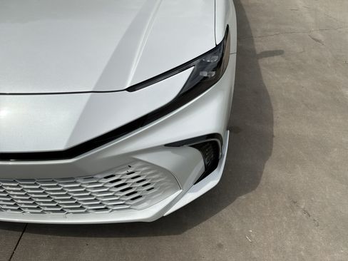 Used 2025 Toyota Camry XSE FWD image 6