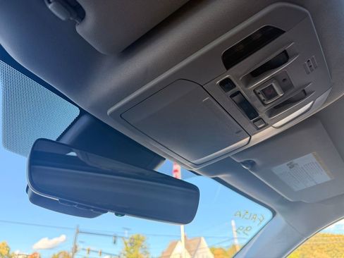 Used 2022 Toyota Highlander XLE image 35