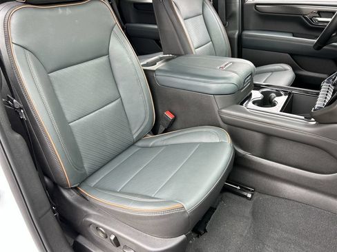 Used 2026 GMC Yukon AT4 AWD/4WD image 29