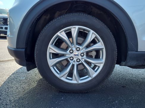 Used 2023 Ford Explorer XLT w/ Equipment Group 202A AWD/4WD image 10