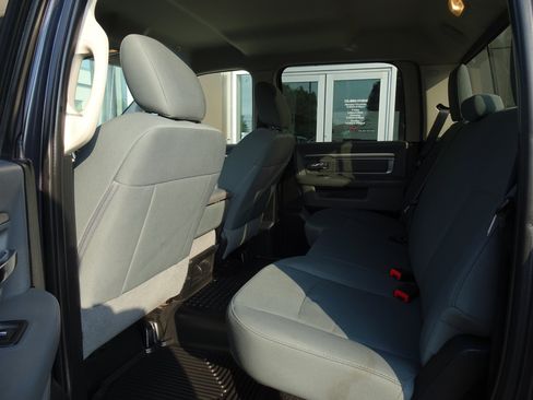 Used 2018 RAM 1500 Classic SLT AWD/4WD image 15