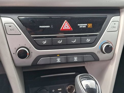 Used 2018 Hyundai Elantra SEL FWD image 15