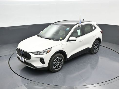New 2025 Ford Escape SE FWD image 32