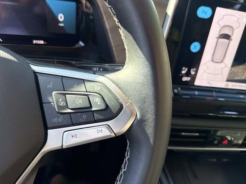 Used 2025 Volkswagen Atlas SE image 46