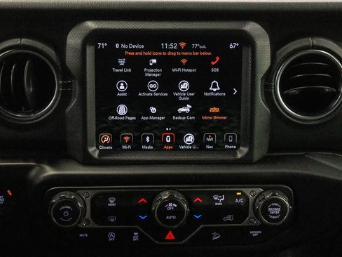 Used 2019 Jeep Wrangler Unlimited Sahara AWD/4WD image 16