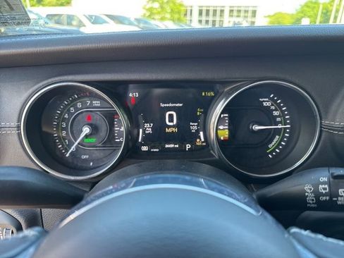 Used 2023 Jeep Wrangler Unlimited Sahara AWD/4WD image 9