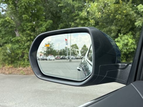 New 2025 Buick Enclave Preferred w/ Power Package image 32