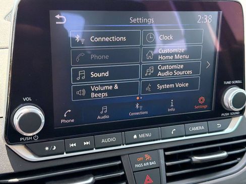 Used 2025 Nissan Altima 2.5 SV FWD image 21