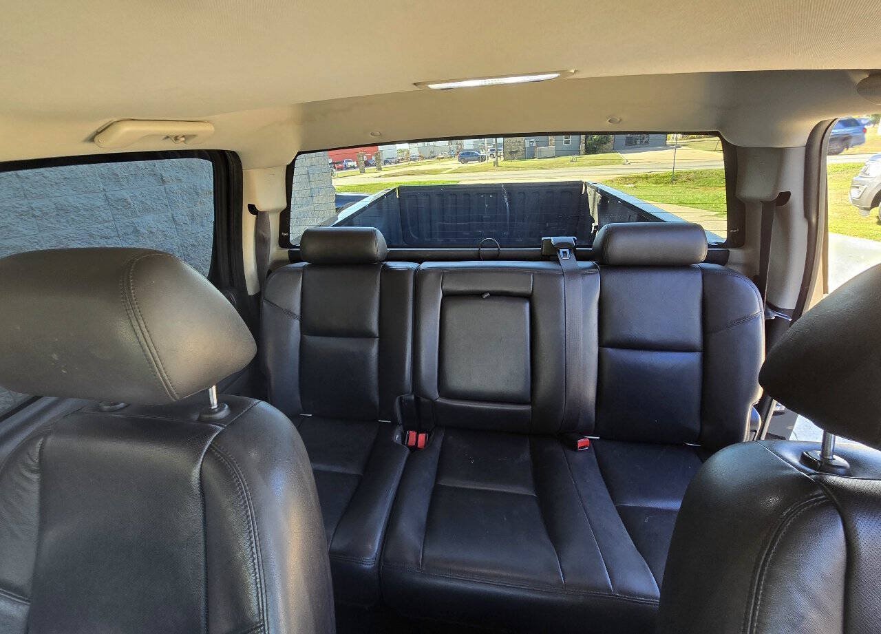Used 2012 GMC Sierra 2500 Denali w/ Suspension Package, Off-Road AWD/4WD image 12