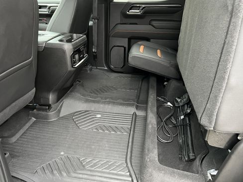 Used 2022 GMC Sierra 1500 AT4 w/ AT4 Premium Package image 17