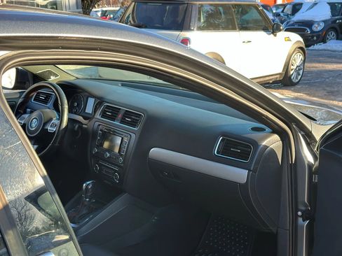 Used 2012 Volkswagen Jetta GLI image 21