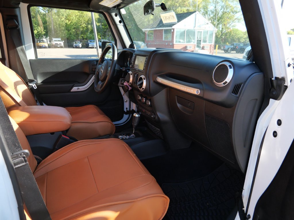Used 2012 Jeep Wrangler Unlimited Sahara w/ Max Tow Pkg AWD/4WD image 11