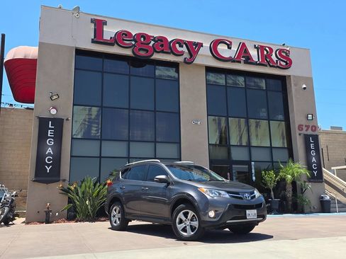 Used 2015 Toyota RAV4 XLE FWD image 2