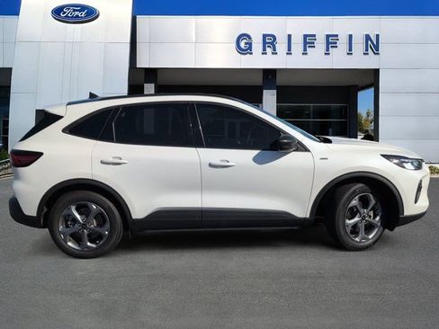 Used 2025 Ford Escape ST-Line w/ Tech Pack #1 FWD image 3