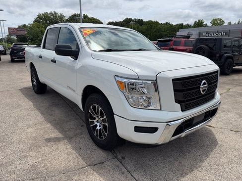 Used 2022 Nissan Titan SV RWD image 3