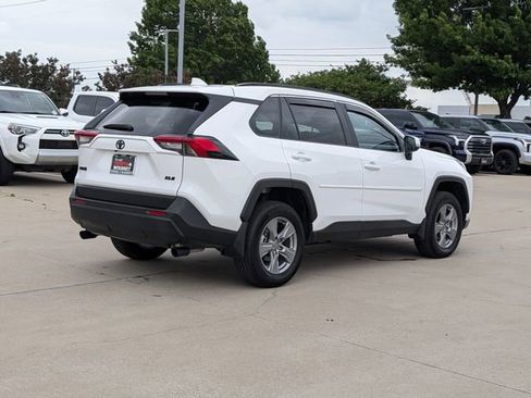 Used 2025 Toyota RAV4 XLE FWD image 5