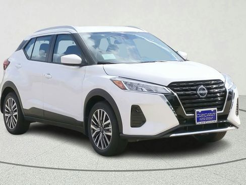 Certified 2023 Nissan Kicks SV image 1