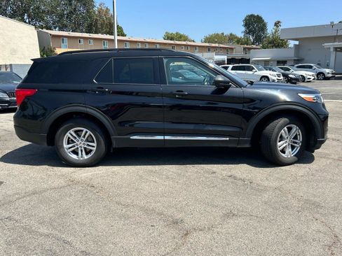 Used 2023 Ford Explorer XLT w/ Equipment Group 202A image 3
