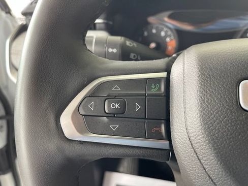 Used 2023 Jeep Compass Latitude AWD/4WD image 17