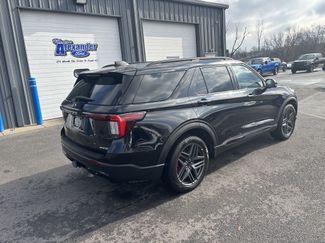 Used 2025 Ford Explorer ST-Line w/ ST-Line Street Pack video 3