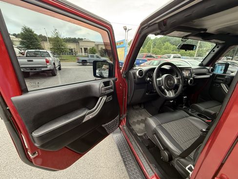 Used 2012 Jeep Wrangler Unlimited Sport image 12