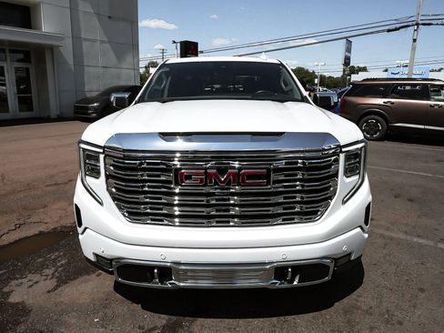 Used 2024 GMC Sierra 1500 Denali w/ Technology Package AWD/4WD image 2